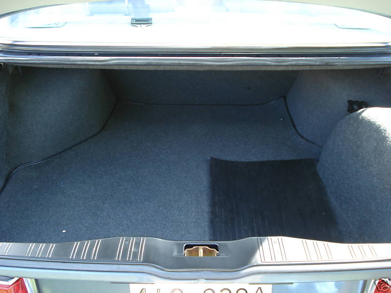 1984 733i Trunk