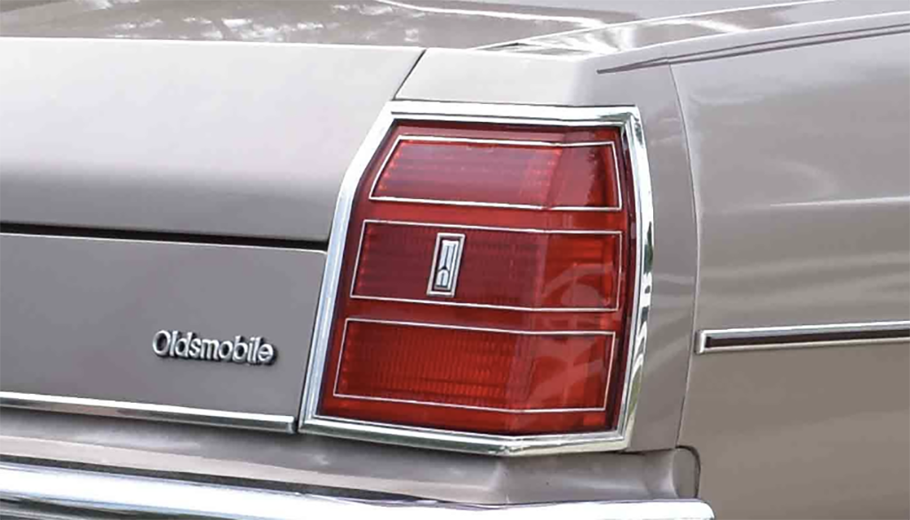 OldsDelta88_SableTailLight