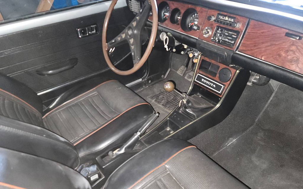 1974ToyotaCorolla_int
